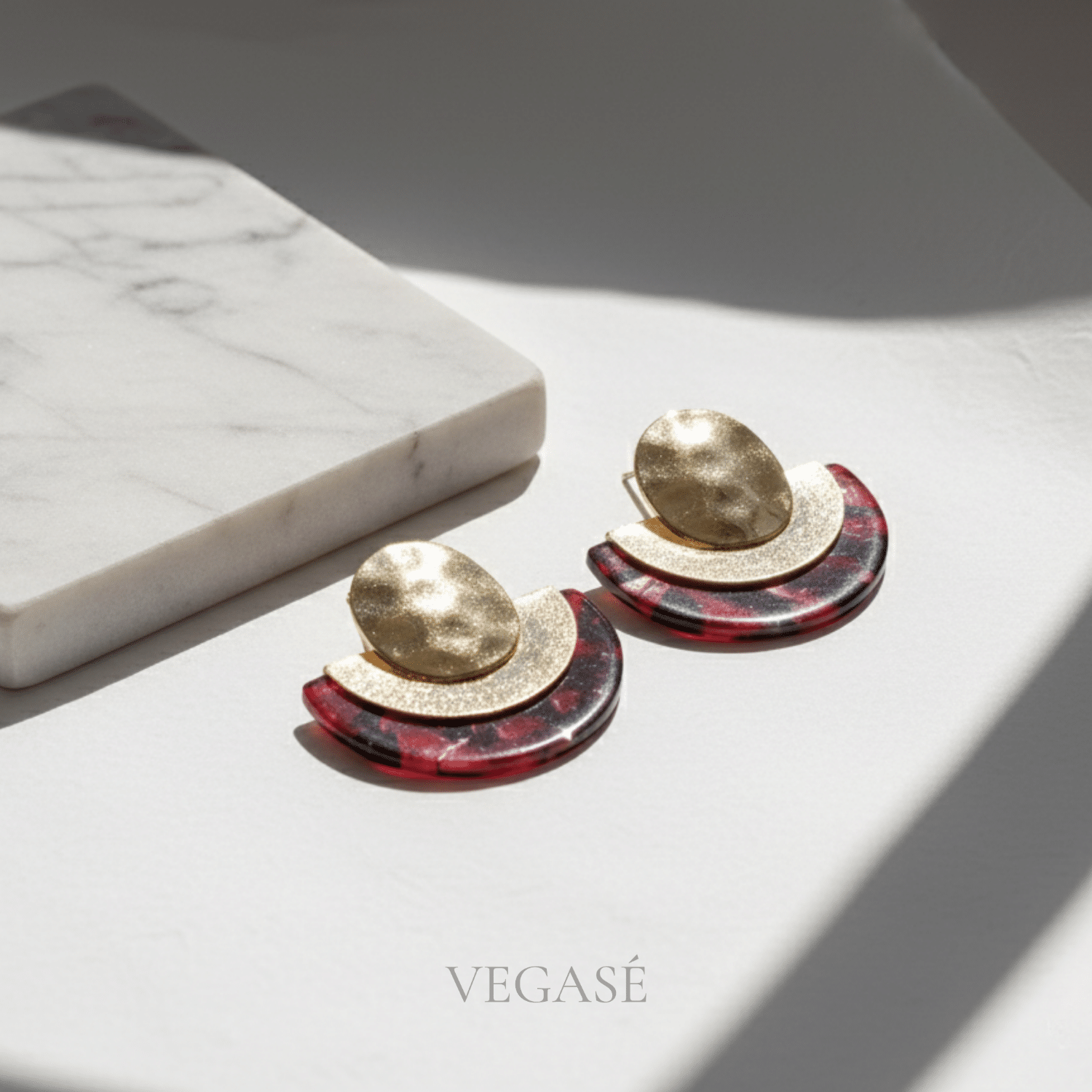 Artemis Küpe – Gücün ve Zarafetin Modern Yorumu