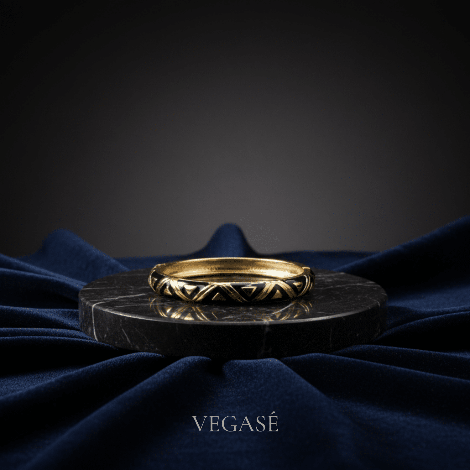 Eclipse Bileklik – Siyah ve Gold Detaylı Zarif Tasarım - Görsel 3