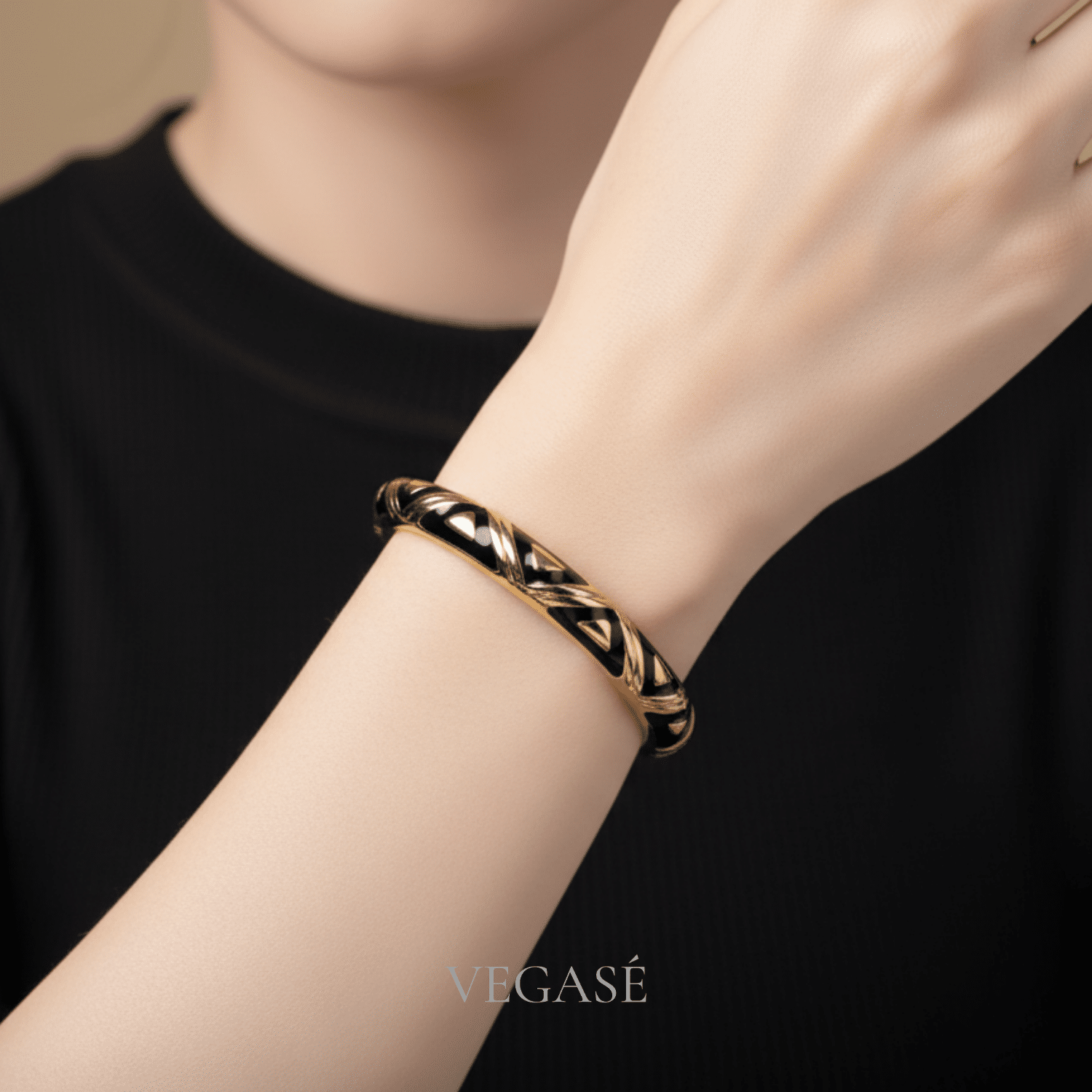 Eclipse Bileklik – Siyah ve Gold Detaylı Zarif Tasarım