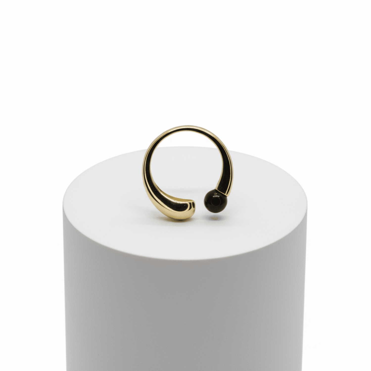 Vega Yüzük – Siyah ve Gold Zarafetin Güçlü Uyumu - Görsel 5