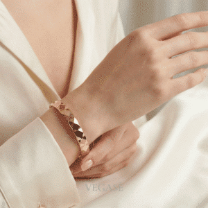 Solenne Kilitli Bileklik – Modern Dokulu Rose Gold Bileklik